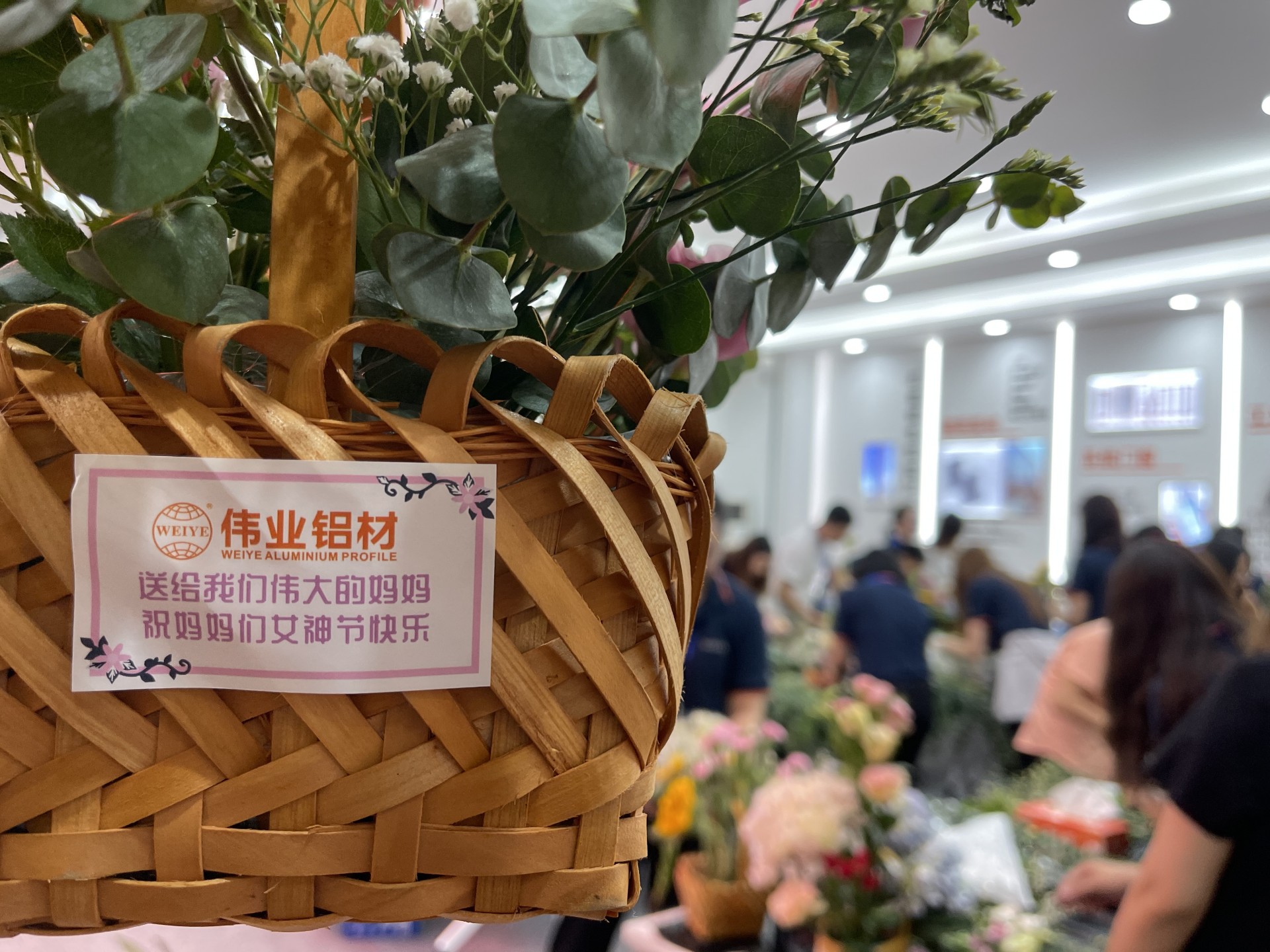 j9国际站备用铝材 | 送她幼花花，把爱给妈妈